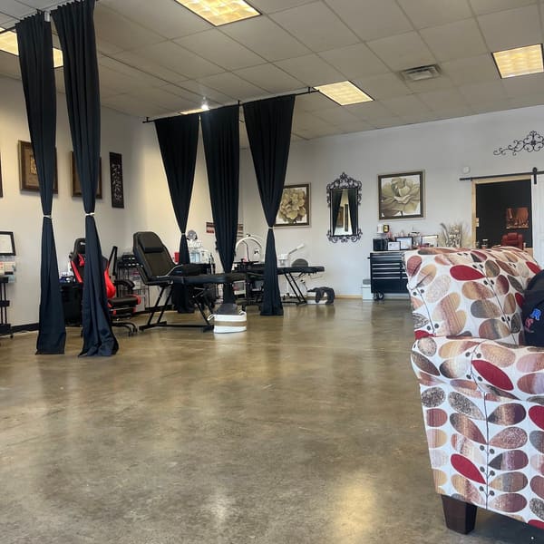 Boomerangs Beauty Bar LLC - permanent makeup in Joplin, MO