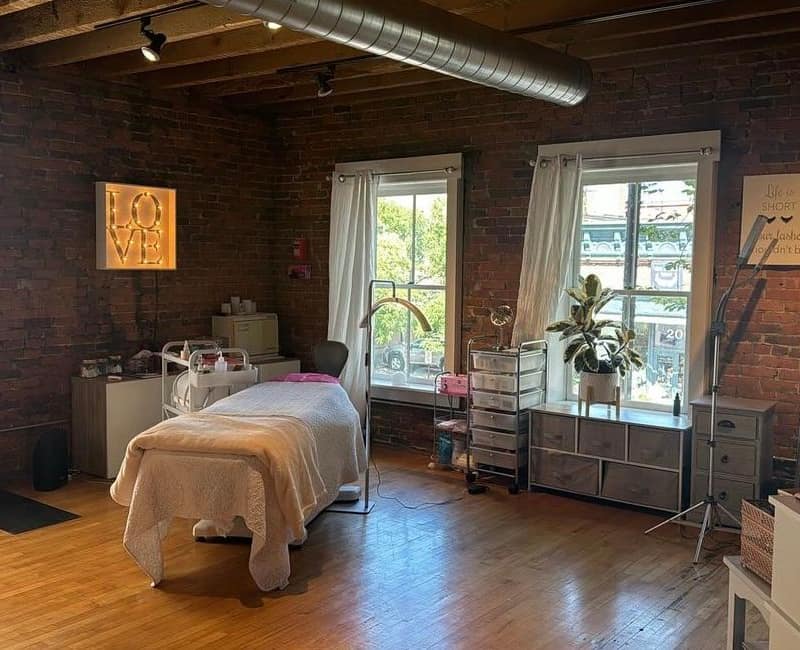 Permanent makeup artists in Burlington