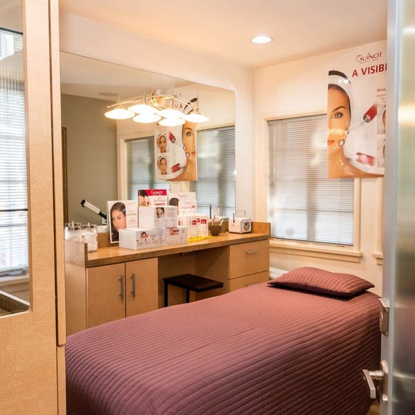 Chameleon Beauty Salon - permanent makeup in Montrose, CA