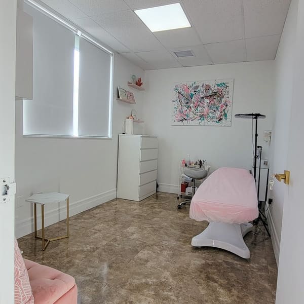 Lara Pmu - permanent makeup in Tarzana, CA