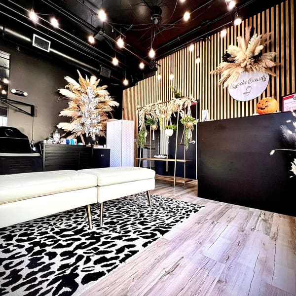Layochè - permanent makeup in Des Moines, IA