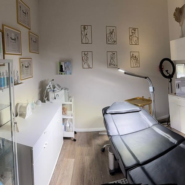 Liz Aguilar Beauty and Brow Expert - permanent makeup in San Diego, CA