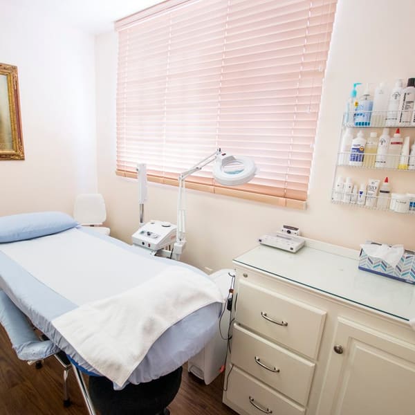 Designer Beauty (Skin Care and Permanent Make-up by Chin Lee) - microblading in Northridge, CA