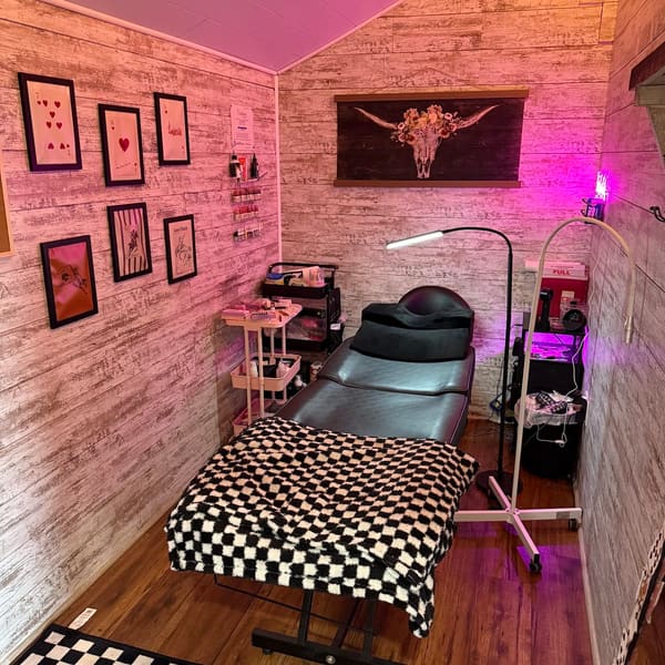Outlaw Beauty Bar - permanent makeup work in Scottsburg, IN