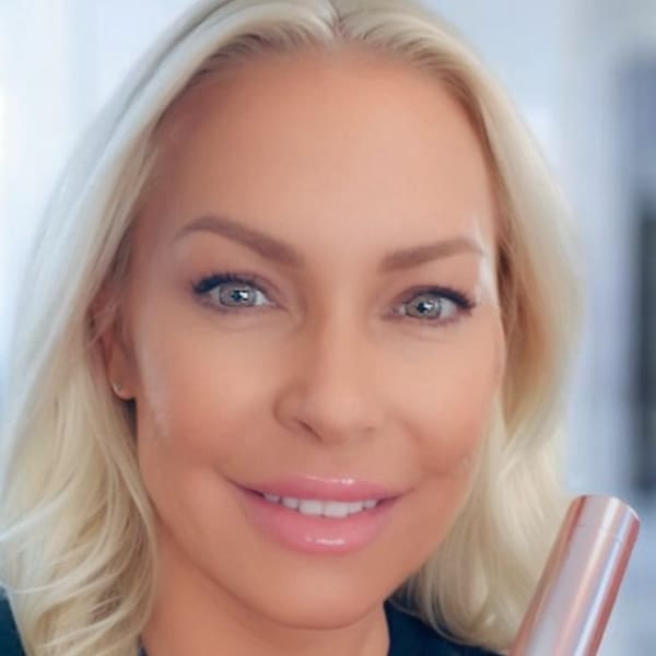 Spray La Vie - permanent makeup in Hagerstown, MD