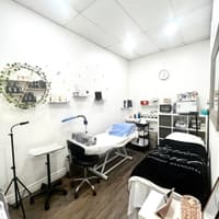 V Beauty & Brows - permanent makeup work