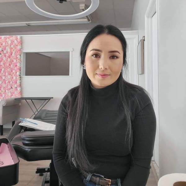 Va Secretbeauty Salon - permanent makeup in St Paul, MN